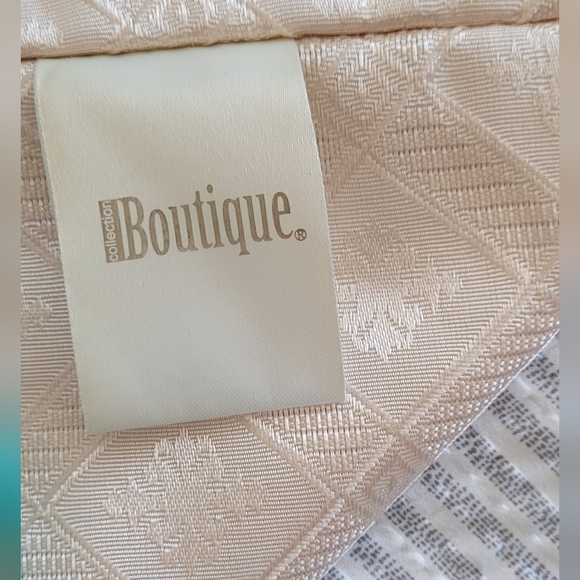 ๐ Beige Tablecloth Runner - Picture 5 of 5